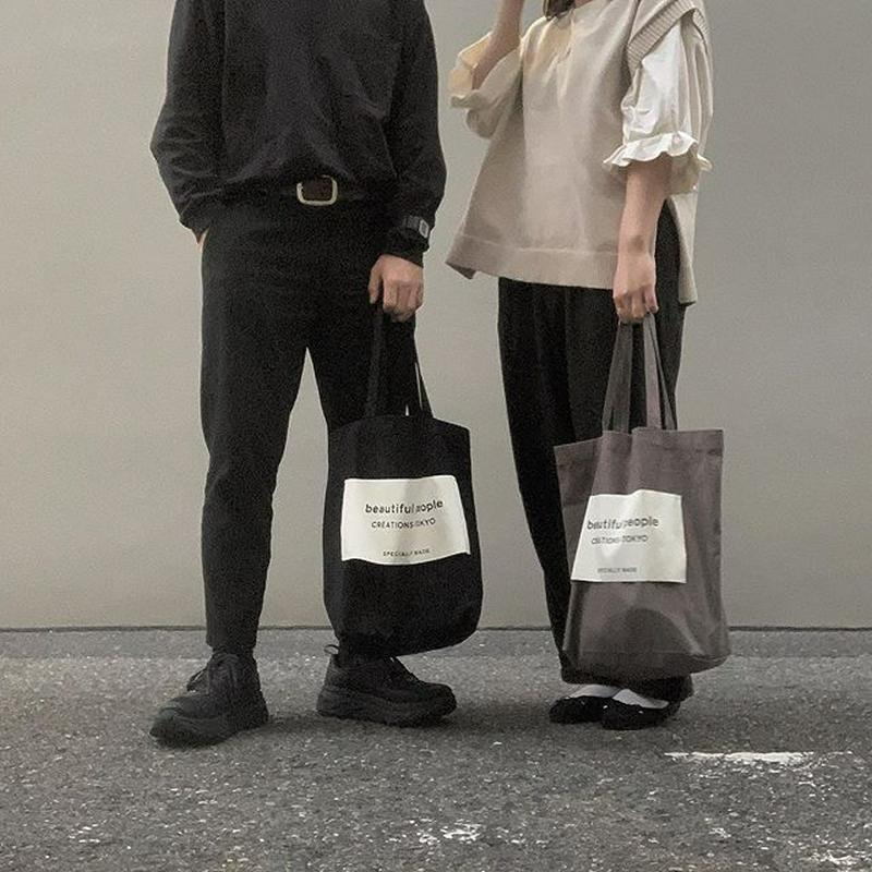 UNIQLO(ユニクロ)の「クルーネックT(長袖)」をあわせたコーディネートです