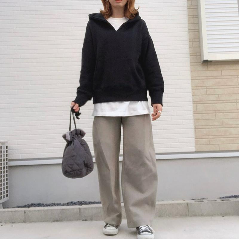 UNIQLO(ユニクロ)の「ワイドフィットカーブジャージーパンツ(丈標準72~74cm)」をあわせたコーディネートです