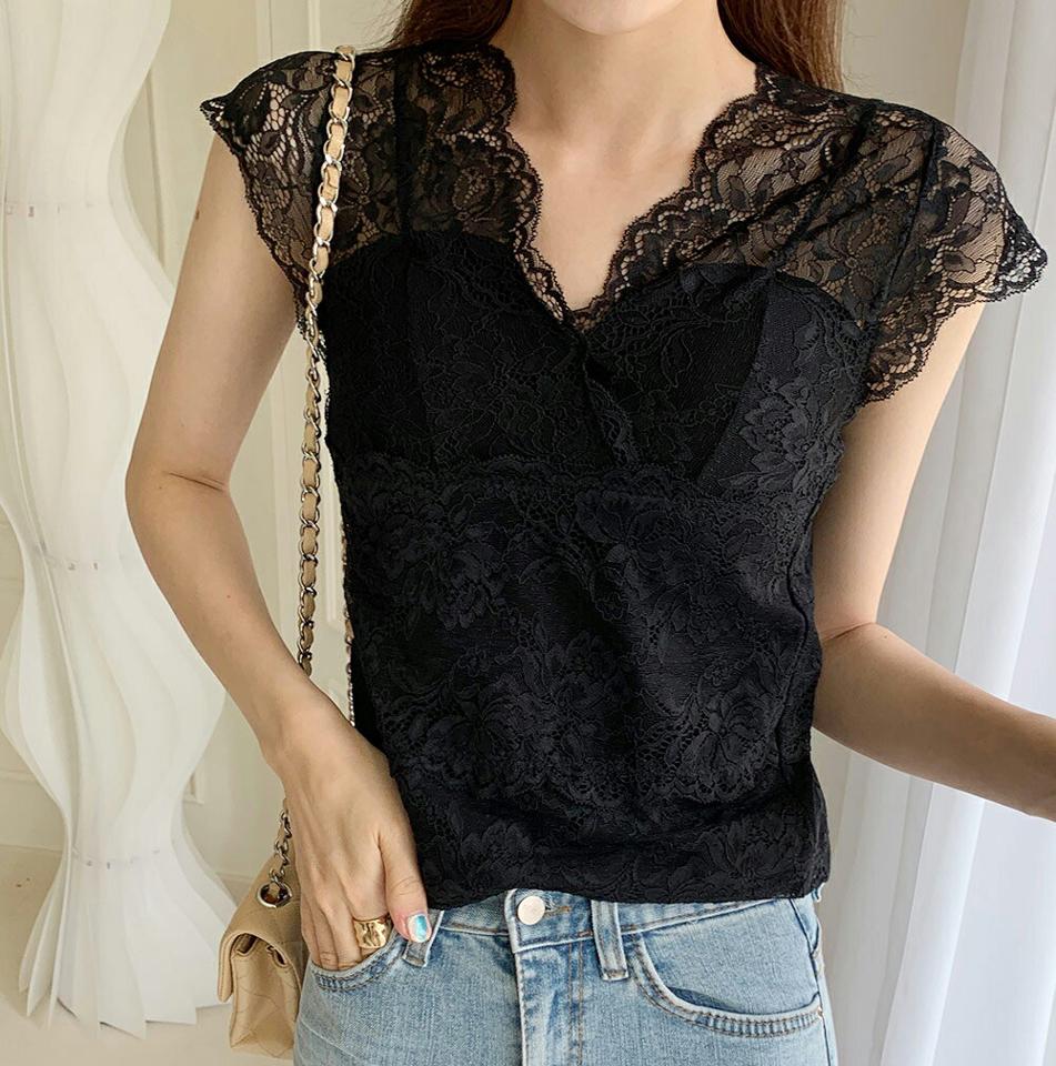 カップ付レースブラウス・b72773 レディース 【bl】ブラウス トップス 半袖 レース 柄 模様 透け感 シアー Vネック 鎖骨 デコルテ カップ付き 総レース フレンチスリーブ 春 夏 フェミニン 大人 黒 ブラック 韓国ファッション ハイホリHIHOLLI