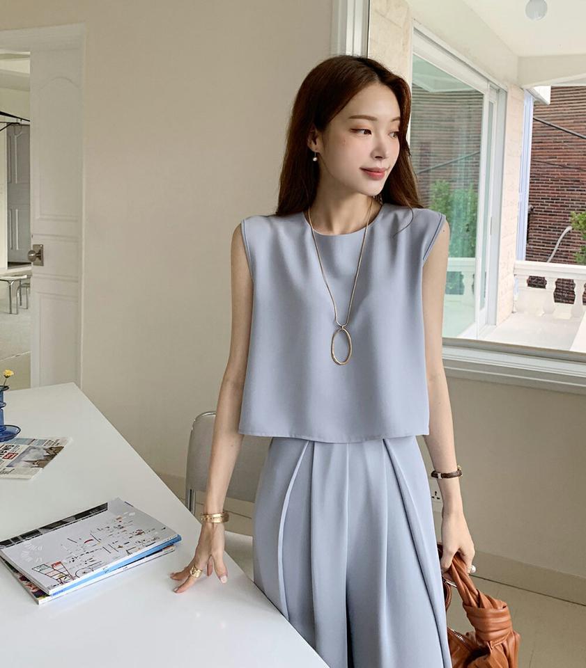 【10%OFF】クロップドブラウス・b72765 レディース 【bl】ブラウス トップス ノースリーブ スリーブレス 単色 無地 シンプル ベーシック スタイリッシュ 大人 きれいめ クロップド丈 春 夏 黒 ブラック ラウンドネック 韓国ファッション ハイホリHIHOLLI セール SALE