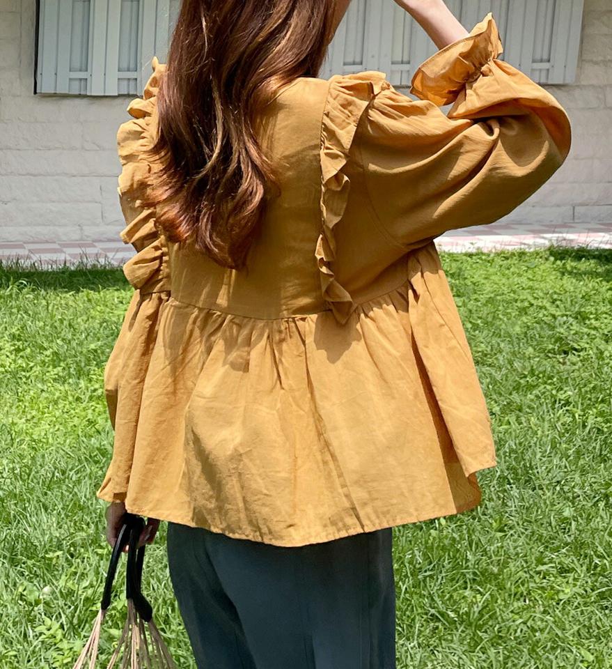 Vネックフリルブラウス・b72756 レディース 【bl】ブラウス トップス 長袖 単色 フリル Vネック 鎖骨 デコルテ パフスリーブ パフ袖 ギャザー フレア お腹カバー 体型カバー 春 夏 秋 フェミニン 黄色 イエロー 韓国ファッション ハイホリHIHOLLI