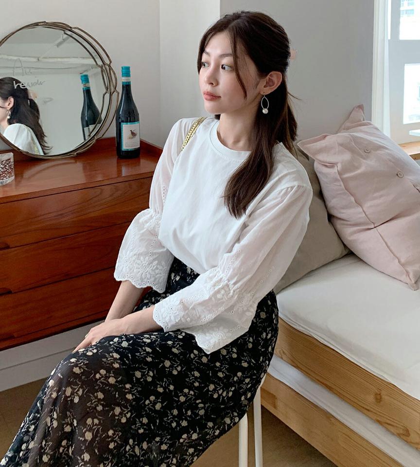 レーススリーブTシャツ・b01048 レディース 【tops】トップス Tシャツ 七分袖 七分丈 7分袖 7分丈 レース 袖コン フレアスリーブ ラウンドネック フェミニン かわいい 可愛い 白 ホワイト 花柄 アイレットレース スカラップヘム 春 秋 韓国ファッション