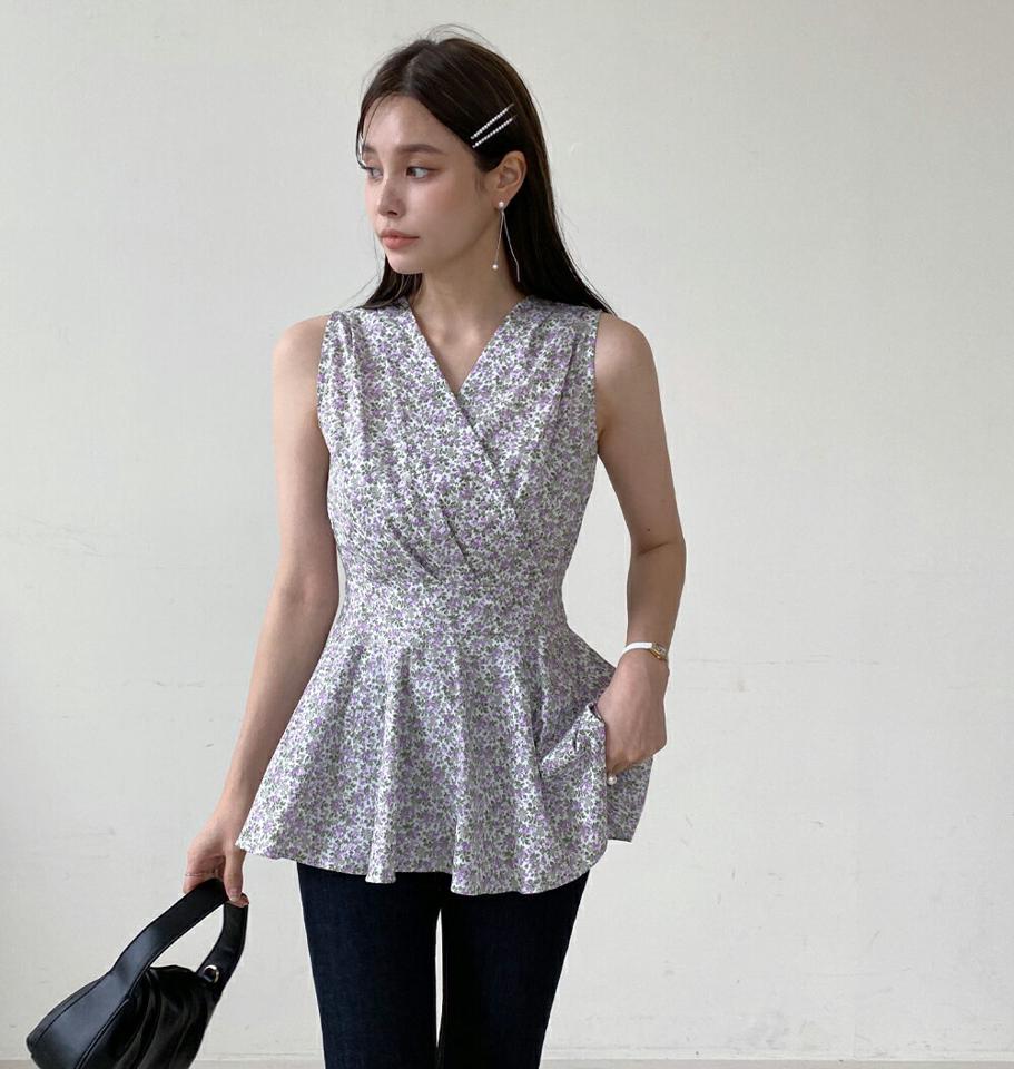 小花柄ペプラムノースリーブ・t72460 レディース 【tops】トップス ノースリーブ スリーブレス ペプラム お腹カバー ペプラム 柄 模様 花柄 総柄 Vネック 鎖骨 デコルテ 春 夏 フェミニン 上品 紫 パープル 韓国ファッション ハイホリHIHOLLI