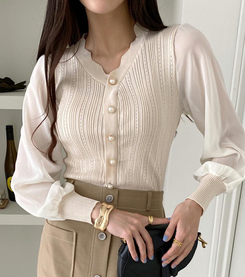 【10%OFF】シフォンスリーブニット・b72454 レディース 【tops】ニット 長袖 単色 模様 柄 異素材 ぼたん フェイクパール パール調 シフォン オフィスカジュアル Vネック デコルテ クロップド丈 春 夏 フェミニン 白 トップス 韓国ファッション ハイホリHIHOLLI 旬セール