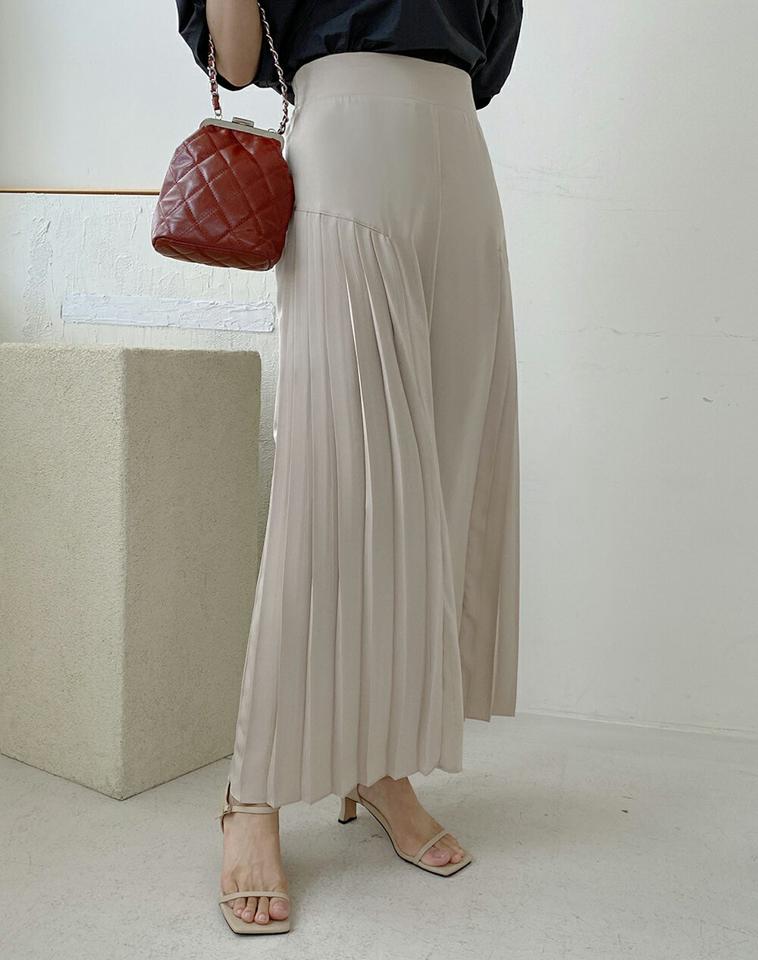 プリーツフレアパンツ・b72474 レディース 【pt】パンツ ロング丈 単色 無地 シンプル ユニーク ゆったり 楽ちん 体型カバー プリーツ 揺れ感 フレア 春 夏 パステル 白 アイボリー フェミニン 大人 ワイド 韓国ファッション ハイホリHIHOLLI