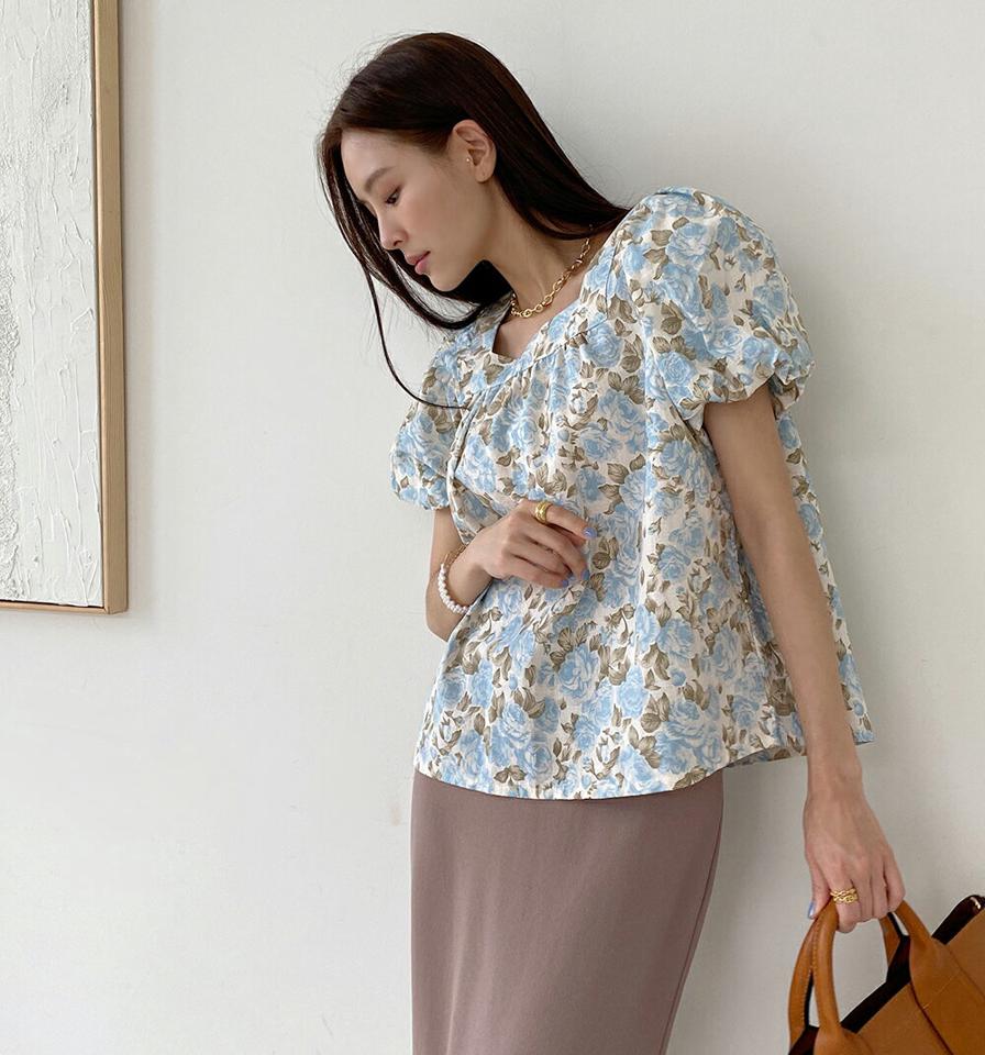 【10%OFF】花柄パフスリーブブラウス・b72459 レディース 【bl】ブラウス トップス 半袖 柄 模様 花柄 パステル パフ袖 パフスリーブ スクエアネック 鎖骨 デコルテ 二の腕カバー ギャザー 春 夏 フェミニン 水色 上品 韓国ファッション ハイホリHIHOLLI セール SALE