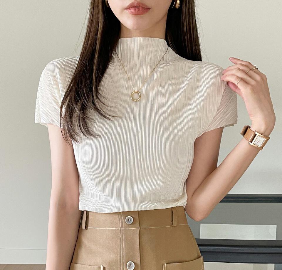 【10%OFF】ハーフネックプリーツブラウス・t00933 レディース 【bl】ブラウス トップス ハーフネック 半袖 プリーツ 柄 模様 単色 オフィスカジュアル クロップド丈 フレンチスリーブ 春 夏 上品 フェミニン 白 ホワイト 韓国ファッション ハイホリHIHOLLI セール SALE