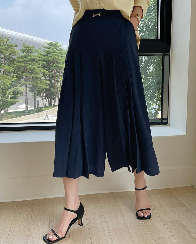 ビットタックフレアパンツ・t00919 レディース 【pt】パンツ ロング丈 単色 無地 シンプル ハイウエスト 楽ちん ゆったり 体型カバー フレア タック 春 夏 オフィスカジュアル フェミニン 大人 紺 ネイビー 韓国ファッション ハイホリHIHOLLI