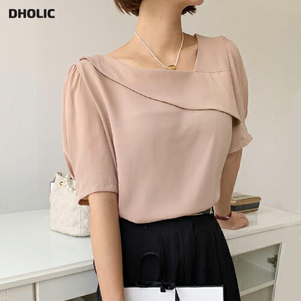 アンバランスVネックパフブラウス・t68268 レディース 【bl】トップス ブラウス 半袖 ハーフスリーブ 襟コン デコルテ アシメ Vネック パフスリーブ 二の腕カバー フェミニン オフィスカジュアル ユニーク 大人 ピンクベージュ 夏 韓国ファッション