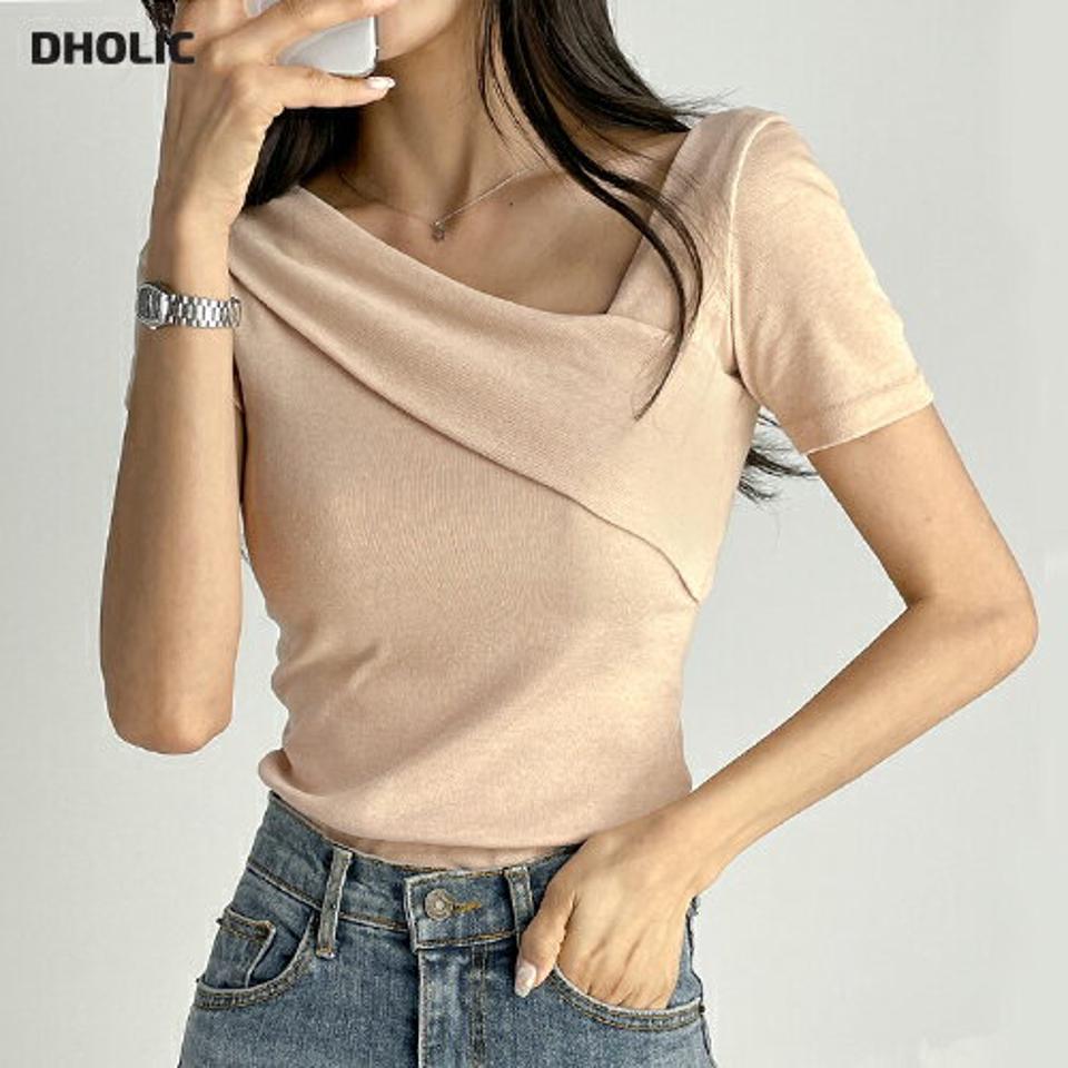アシメVネックTシャツ・t03023 レディース 【tops】トップス Tシャツ 半袖 デコルテ アシンメトリー 非対称 Vネック 単色 無地 シンプル 大人 ユニーク スリム タイト ベージュ 夏 韓国ファッション