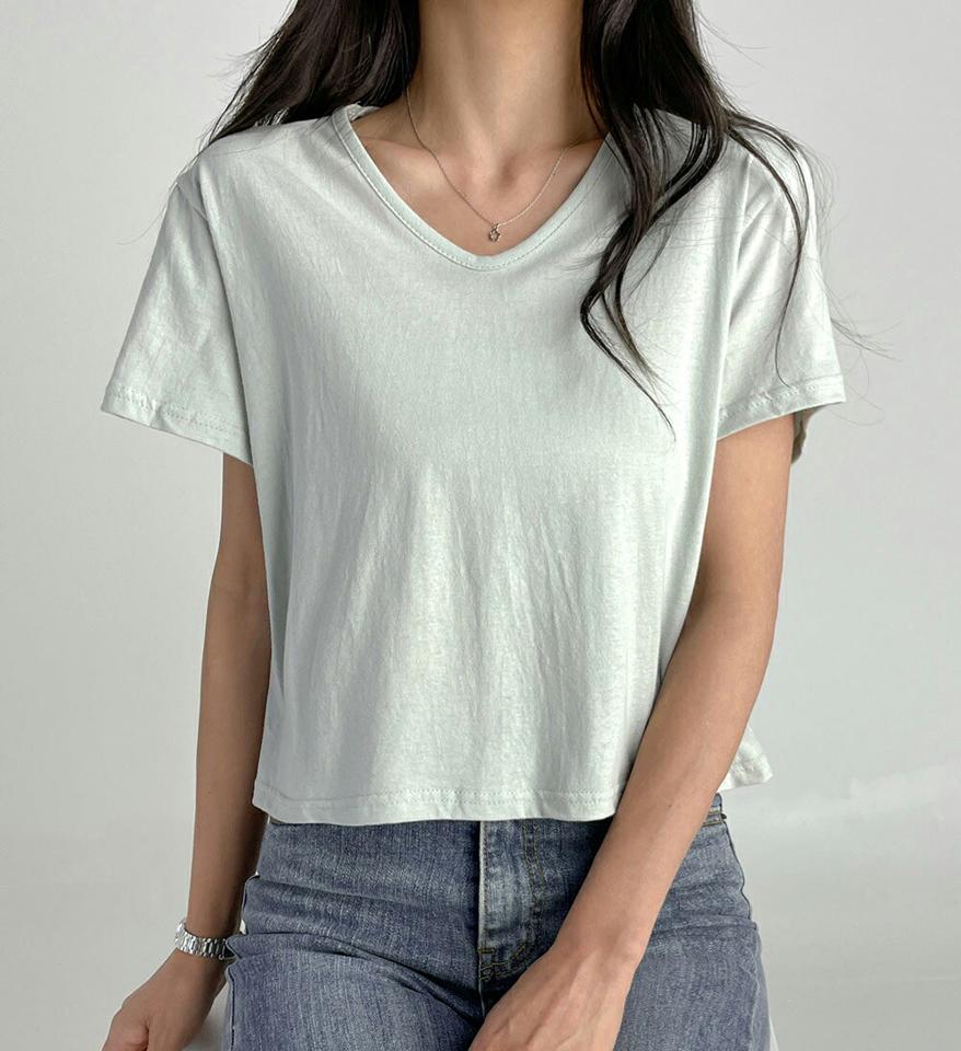 VネッククロップドTシャツ・t03021 レディース 【tops】トップス Tシャツ 半袖 ラウンドネック クロップド丈 単色 無地 無地T シンプル ベーシック Vネック 白T ホワイト カジュアル 大人 夏 韓国ファッション