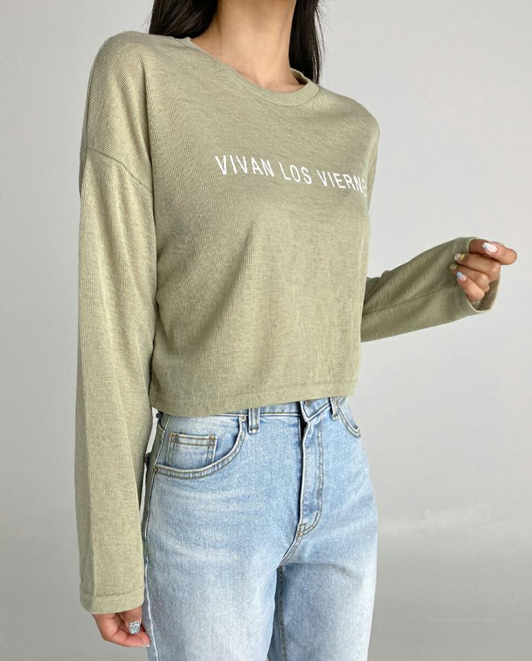 クロップドレタリングTシャツ・t03051 レディース 【tops】トップス Tシャツ 長袖 ロンT ドロップショルダー ロゴ レタリング ラウンドネック カジュアル シンプル ロゴT カーキ 緑 夏 韓国ファッション