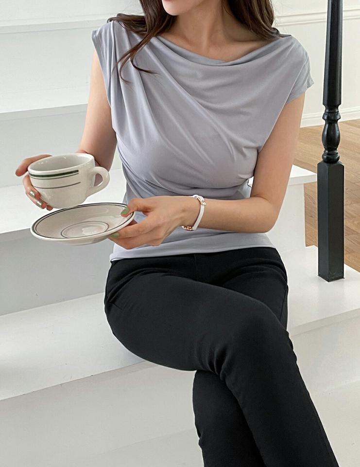 ドレープネックTシャツ・b01450 レディース 【tops】トップス Tシャツ ドレープ 襟コン フェミニン 単色 無地 大人 きれいめ 上品 デコルテ 鎖骨 タイト スリム フレンチスリーブ ショートスリーブ タック くすみ 水色 春 夏 韓国ファッション
