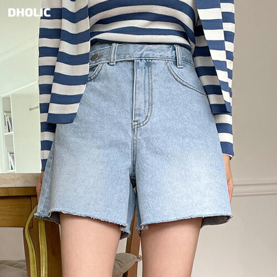 サイドボタンショートデニムパンツ・t01426 レディース 【pt】パンツ ズボン デニム ショートパンツ 短パン ハーフパンツ 切りっぱなし カジュアル 大人 ライトブルー ワイド カットオフ ハイウエスト 春 夏 韓国ファッション