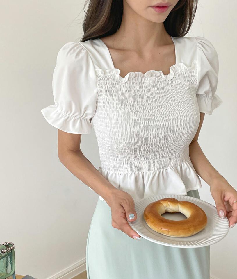 【10%OFF】バックリボンシャーリングブラウス・t68267 レディース 【bl】トップス ブラウス 半袖 パフスリーブ フリル シャーリング スクエアネック デコルテ 鎖骨 フェミニン かわいい 大人 水色 夏 韓国ファッション セール SALE