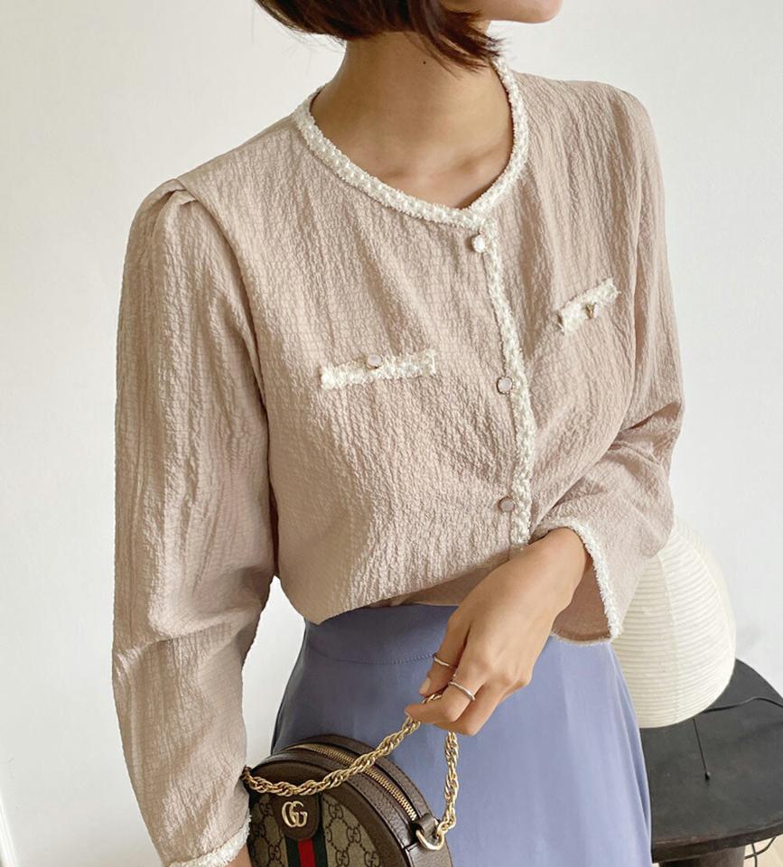 フリンジリンクルブラウス・t68333 レディース 【bl】トップス ブラウス 長袖 フリンジ リンクル パフスリーブ クロップド丈 ラウンドネック フェミニン 大人 きれいめ 高級感 配色 茶色 ブラウン 春 秋 韓国ファッション