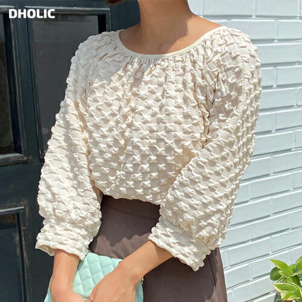 エンボスパフブラウス・b68330 レディース 【bl】トップス ブラウス 七分袖 七分丈 7分袖 7分丈 パフスリーブ エンボス ラウンドネック ボリューム袖 ラグラン ギャザー かわいい 大人 春 秋 韓国ファッション