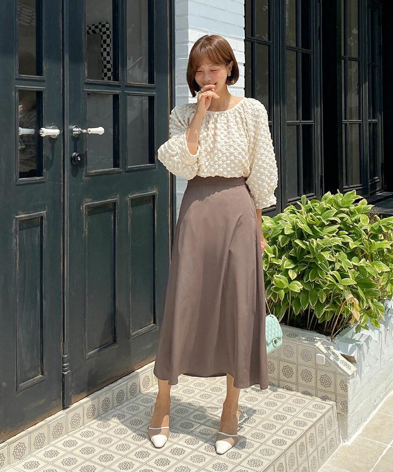 エンボスパフブラウス・b68330 レディース 【bl】トップス ブラウス 七分袖 七分丈 7分袖 7分丈 パフスリーブ エンボス ラウンドネック ボリューム袖 ラグラン ギャザー かわいい 大人 春 秋 韓国ファッション