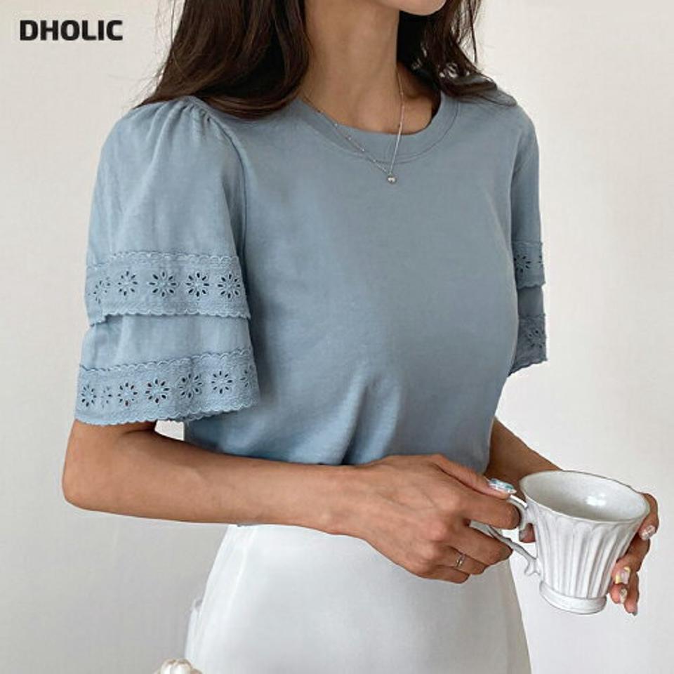 ダブルレースパフスリーブTシャツ・b68265 レディース 【tops】トップス Tシャツ 半袖 レース 袖コン パフスリーブ フェミニン ラウンドネック かわいい 水色 パステル ハーフスリーブ スカラップ アイレットレース 二の腕カバー 夏 韓国ファッション