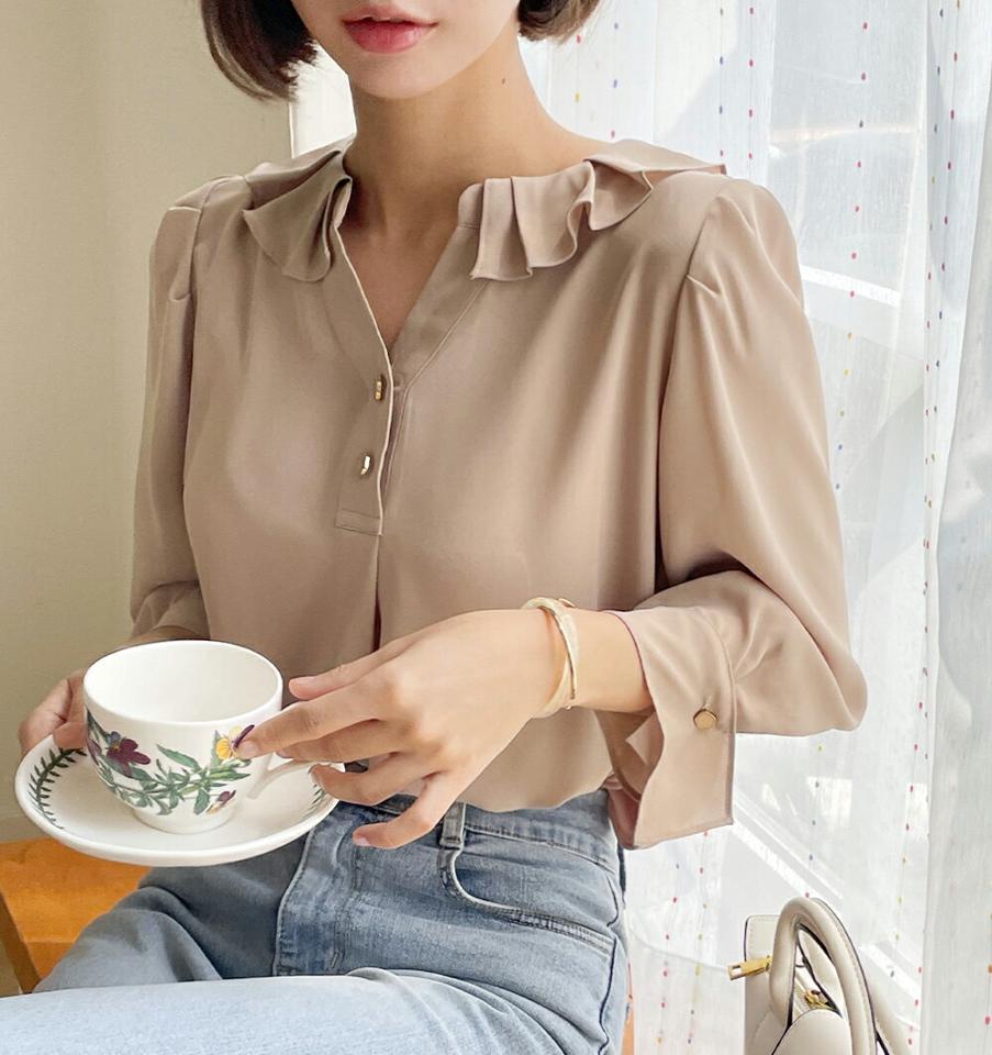 プリーツカラーボタンブラウス・t67507 レディース 【bl】トップス ブラウス 長袖 プリーツ 襟コン かわいい 可愛い 大人 フェミニン ベージュ パフスリーブ オフィスカジュアル 上品 通勤 春 秋 韓国ファッション