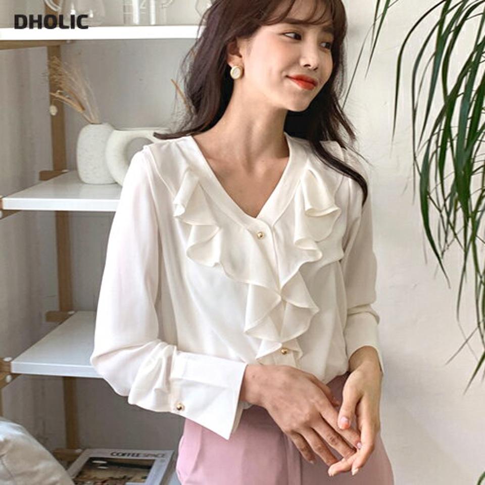 【マラソン特価】≪人気商品再入荷≫ゴールドボタンフリルVネックブラウス・t52412 レディース【bl】 トップス ブラウス 長袖 Vネック フリル 無地 カジュアル デコルテ かわいい ガーリー デコラティブ オケージョン フェミニン 春 セール