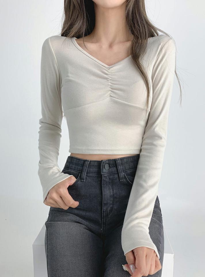 VネックシャーリングTシャツ・t03102 レディース 【tops】トップス Tシャツ 長袖 ロンT Vネック シャーリング 単色 無地 シンプル ベーシック スリム タイト 大人 クロップド丈 無地T ベージュ 春 秋 韓国ファッション