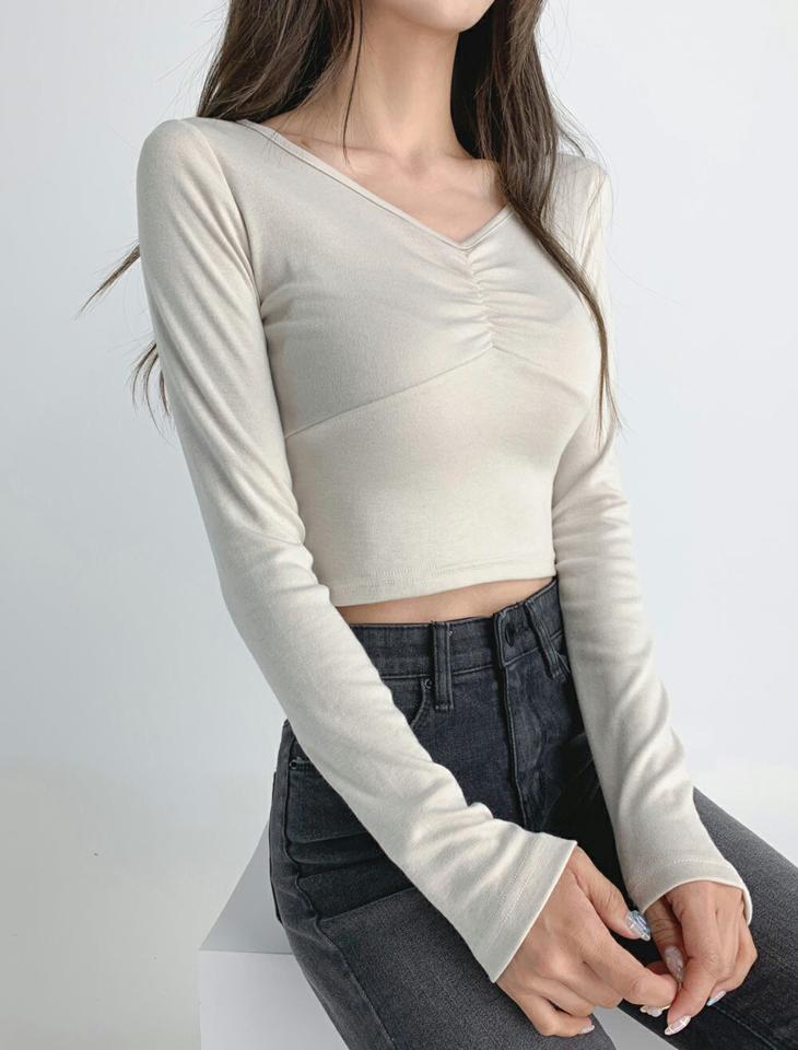VネックシャーリングTシャツ・t03102 レディース 【tops】トップス Tシャツ 長袖 ロンT Vネック シャーリング 単色 無地 シンプル ベーシック スリム タイト 大人 クロップド丈 無地T ベージュ 春 秋 韓国ファッション