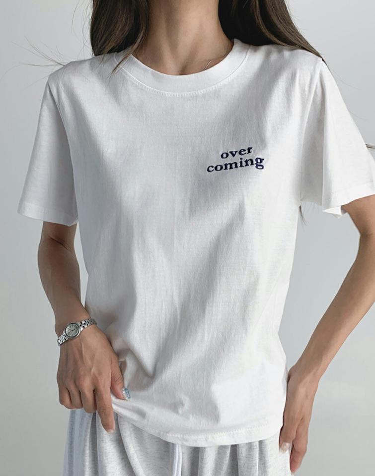 ミニ刺繍レタリングTシャツ・t03096 レディース 【tops】トップス Tシャツ 半袖 ロゴ ワンポイント ロゴT レタリング 刺繍 シンプル ラウンドネック カジュアル ラフ 韓スト 春 夏 韓国ファッション