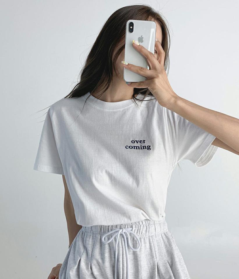 ミニ刺繍レタリングTシャツ・t03096 レディース 【tops】トップス Tシャツ 半袖 ロゴ ワンポイント ロゴT レタリング 刺繍 シンプル ラウンドネック カジュアル ラフ 韓スト 春 夏 韓国ファッション