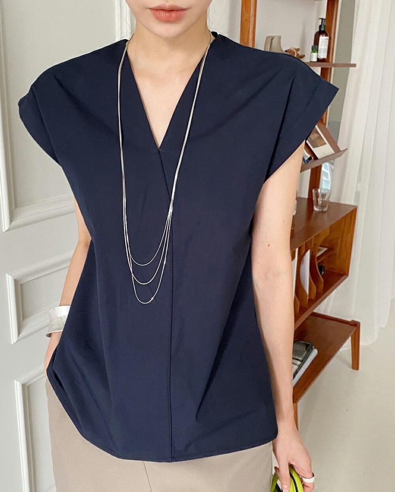 Vネックブラウス・b72796 レディース 【bl】ブラウス トップス 半袖 フレンチスリーブ Vネック 鎖骨 デコルテ 単色 無地 シンプル ベーシック オフィスカジュアル 春 夏 大人 フェミニン 紺 ネイビー きれいめ 韓国ファッション ハイホリHIHOLLI