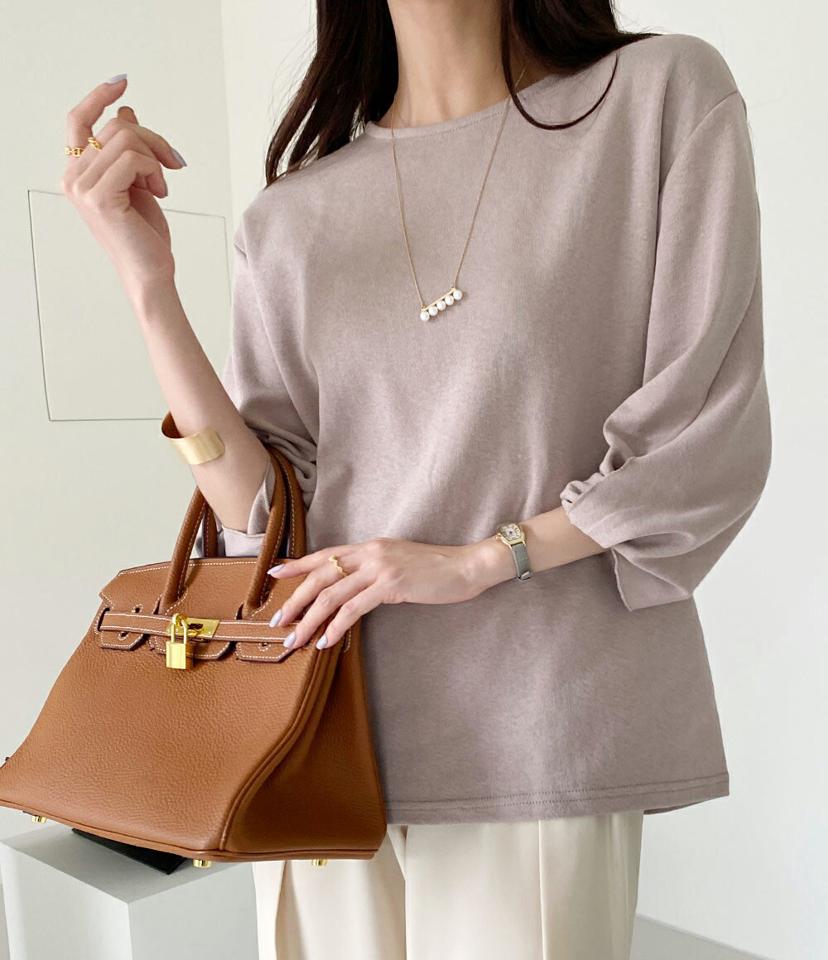 ツイストスリーブTシャツ・b72495 レディース 【tops】トップス Tシャツ 7分袖 七分袖 単色 無地 シンプル パステル ツイストスリーブ 春 夏 秋 フェミニン オフィスカジュアル ピンク 黒 白 水色 ベージュ 韓国ファッション ハイホリHIHOLLI