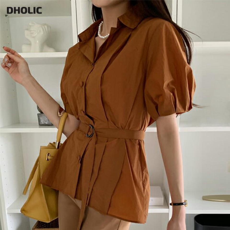 ベルト付カラーパフブラウス・b72522 レディース 【bl】ブラウス トップス 半袖 ベルト付き 襟 ボタン ぼたん 鎖骨 デコルテ パフ袖 タック フレア 単色 無地 ユニーク オフィスカジュアル 春 夏 大人 茶色 韓国ファッション ハイホリHIHOLLI