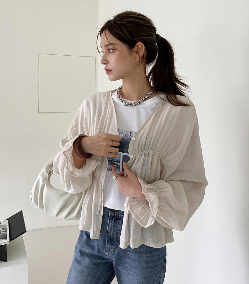 Vネックシャーリングブラウス・t72505 レディース 【bl】ブラウス トップス 長袖 Vネック 鎖骨 デコルテ シャーリング お腹カバー フレア ゆったり 体型カバー ボタン ぼたん 単色 無地 春 夏 秋 フェミニン 茶色 インしない 韓国ファッション ハイホリHIHOLLI