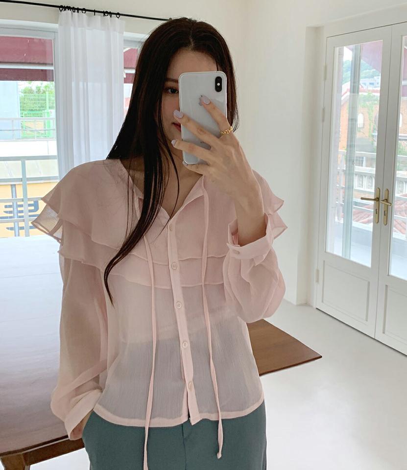 ラッフルカラーリボンブラウス・t72504 レディース 【bl】ブラウス トップス 長袖 パステル 単色 無地 オフィスカジュアル ラッフル フリル りぼん リボン 襟 襟コン オフィスカジュアル 春 夏 フェミニン ピンク 韓国ファッション ハイホリHIHOLLI