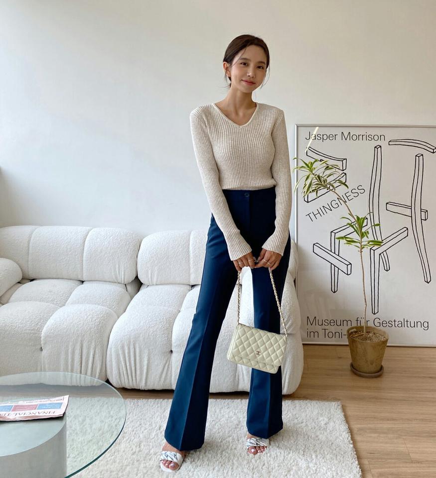 タイトリブVネックニット・b00597 レディース 【tops】トップス ニット 年上 長袖 リブトップス タイト スリム 単色 無地 シンプル ベーシック 大人 カジュアル Vネック カラーニット 水色 春 秋 韓国ファッション