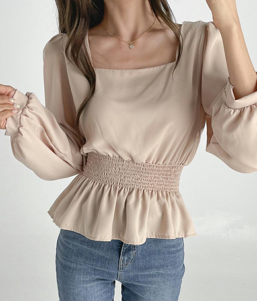 シャーリングペプラムブラウス・t03165 レディース 【bl】トップス ブラウス 長袖 シャーリング ペプラムトップス ツヤ スクエアネック デコルテ 単色 無地 シンプル ウエストゴム フェミニン かわいい パフスリーブ インしないブラウス 春 秋 韓国ファッション