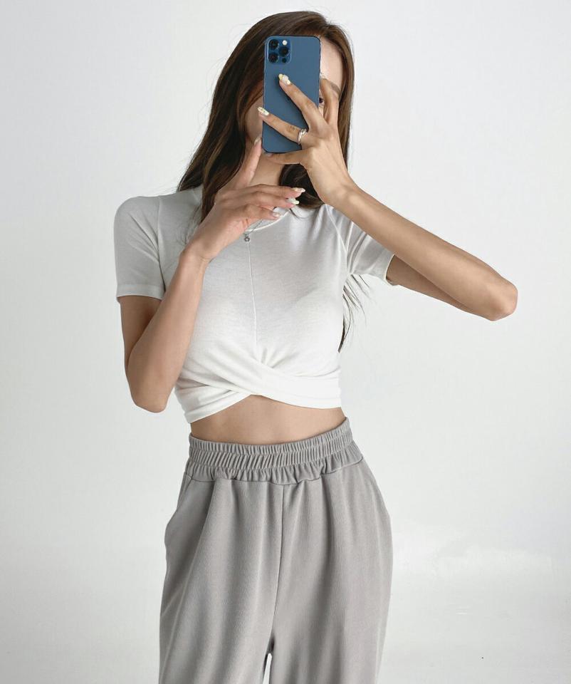 【10%OFF】ツイスト半袖Tシャツ・t03167 レディース 【tops】トップス Tシャツ 半袖 ラウンドネック 単色 無地 シンプル カジュアル ツイスト アンバランス クロップド丈 お腹だし へそ出し 春 夏 韓国ファッション セール SALE