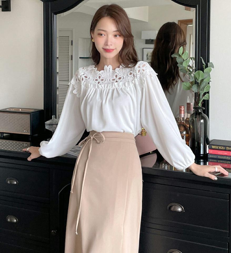 ショルダーフラワーレースブラウス・b00981 レディース 【bl】ブラウス トップス 単色 柄 模様 レース フラワー パフ袖 パフスリーブ 前後着用 7分袖 七分袖 ネックフリル 春 夏 フェミニン 上品 白 人気 韓国ファッション ハイホリHIHOLLI