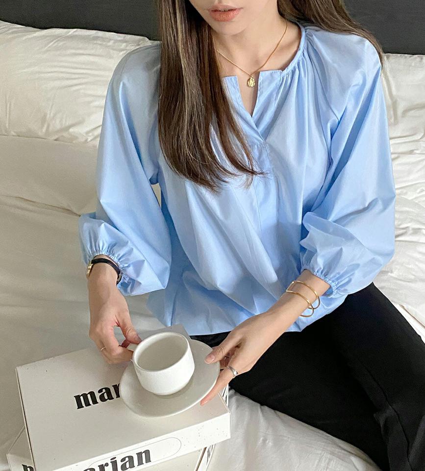 スリットボリュームブラウス・b01004 レディース 【bl】ブラウス トップス 七分袖 7分袖 単色 無地 シンプル ベーシック パステル 体型カバー スリット ギャザー ラグラン 春 秋 フェミニン 水色 スカイブルー 韓国ファッション ハイホリHIHOLLI