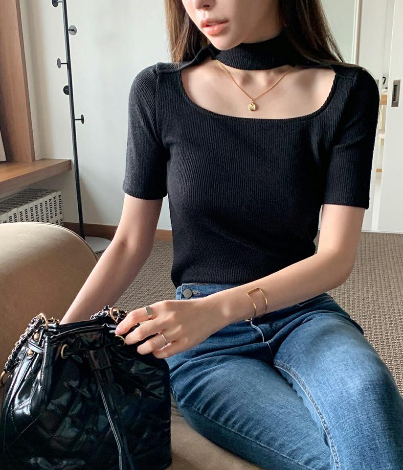 チョーカーリブスリムニット・t00970 レディース 【tops】ニット トップス 半袖 単色 無地 ユニーク カットアウト チョーカー リブ 鎖骨 デコルテ スリム 細身 クロップド丈 スリット 春 夏 大人 セクシー 白 韓国ファッション ハイホリHIHOLLI 年上