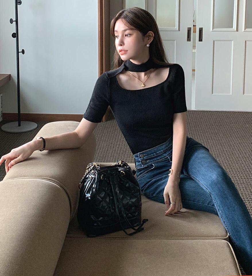チョーカーリブスリムニット・t00970 レディース 【tops】ニット トップス 半袖 単色 無地 ユニーク カットアウト チョーカー リブ 鎖骨 デコルテ スリム 細身 クロップド丈 スリット 春 夏 大人 セクシー 白 韓国ファッション ハイホリHIHOLLI 年上
