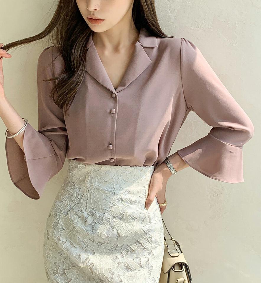 ベルスリーブカラーブラウス・b72531 レディース 【bl】ブラウス トップス 単色 無地 シンプル オフィスカジュアル パステル 7分袖 七分袖 襟 Vネック 鎖骨 デコルテ 大人 上品 ピンク フレア 春 秋 フェミニン 韓国ファッション ハイホリHIHOLLI