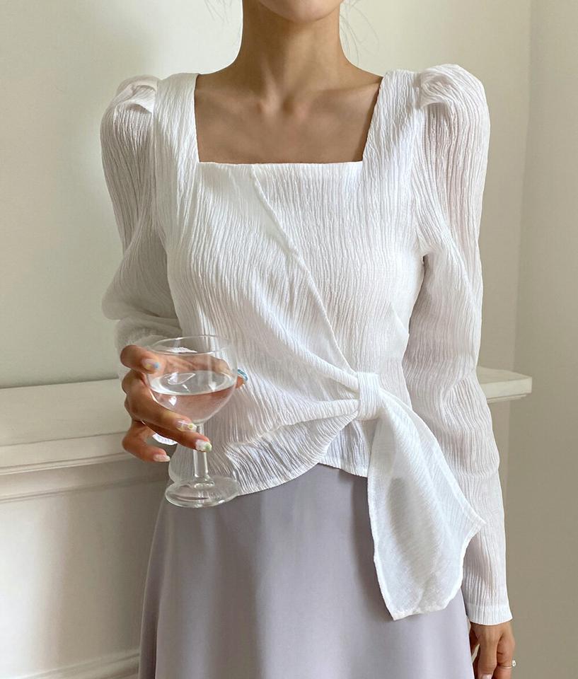 スクエアネックリボンブラウス・t01555 レディース 【bl】トップス ブラウス 長袖 透け感 シアー シースルー スクエアネック フェミニン かわいい 可愛い パフスリーブ リンクル きれいめ 上品 大人 インしない 春 秋 韓国ファッション