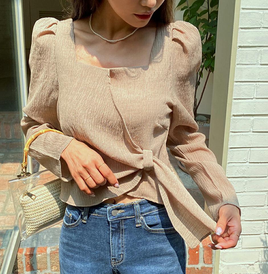 スクエアネックリボンブラウス・t01555 レディース 【bl】トップス ブラウス 長袖 透け感 シアー シースルー スクエアネック フェミニン かわいい 可愛い パフスリーブ リンクル きれいめ 上品 大人 インしない 春 秋 韓国ファッション