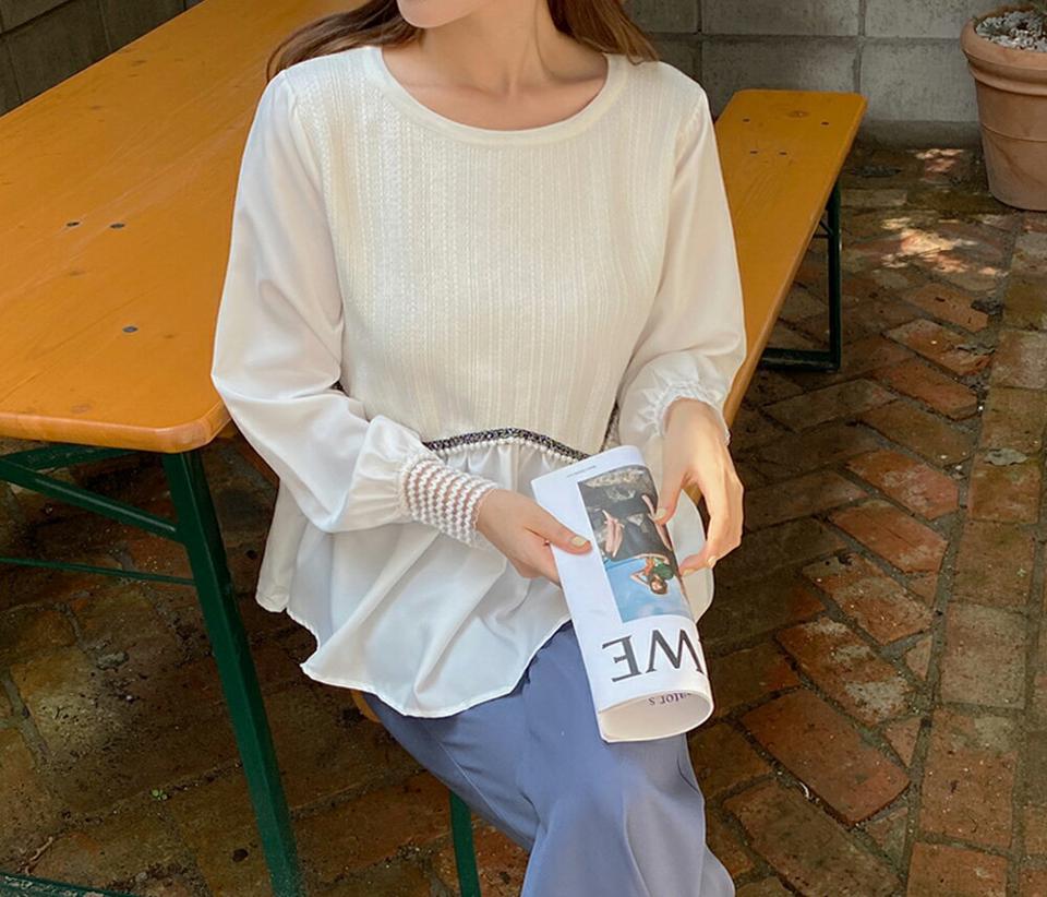 フェイクパールペプラムニット・b01557 レディース 【tops】トップス ニット 年上 長袖 ペプラムトップス パール フェミニン ラウンドネック かわいい ボリューム袖 ラウンドネック きれいめ 大人 インしない お腹カバー 体型カバー 春 秋 異素材 韓国ファッション 人気