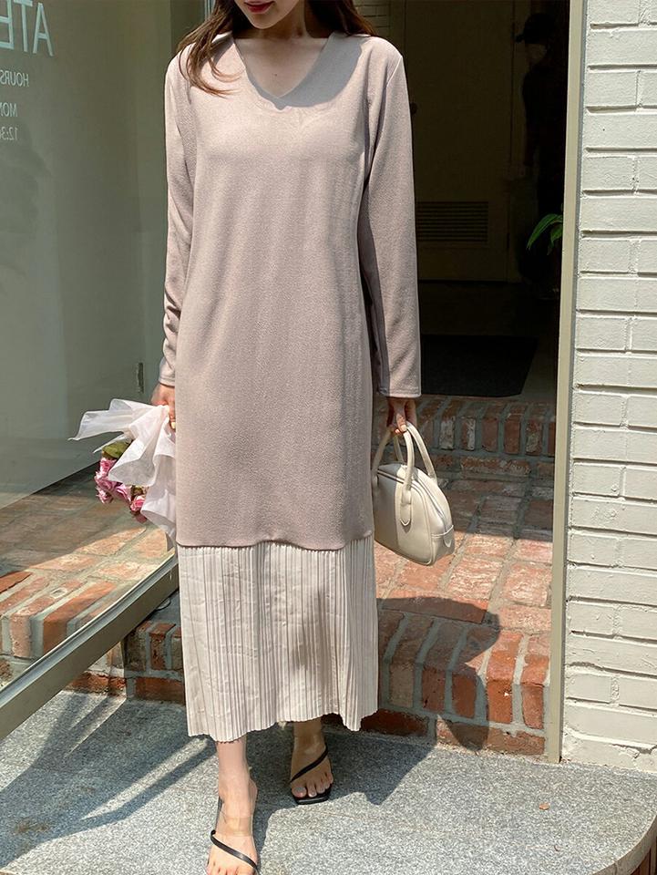 Vネック配色プリーツワンピース・b01564 レディース 【ops】ワンピース ロング丈 長袖 プリーツ 配色 Vネック フェミニン 大人 体型カバー カジュアル Iライン リンクル 春 バイカラー 秋 人気 韓国ファッション