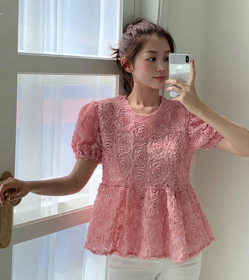 【10%OFF】フローラルペプラムブラウス・t01122 レディース 【bl】トップス ブラウス 半袖 パフスリーブ ペプラムトップス 花柄 ラウンドネック ユニーク テクスチャ かわいい 可愛い ピンク メッシュ お腹カバー 夏 韓国ファッション セール SALE