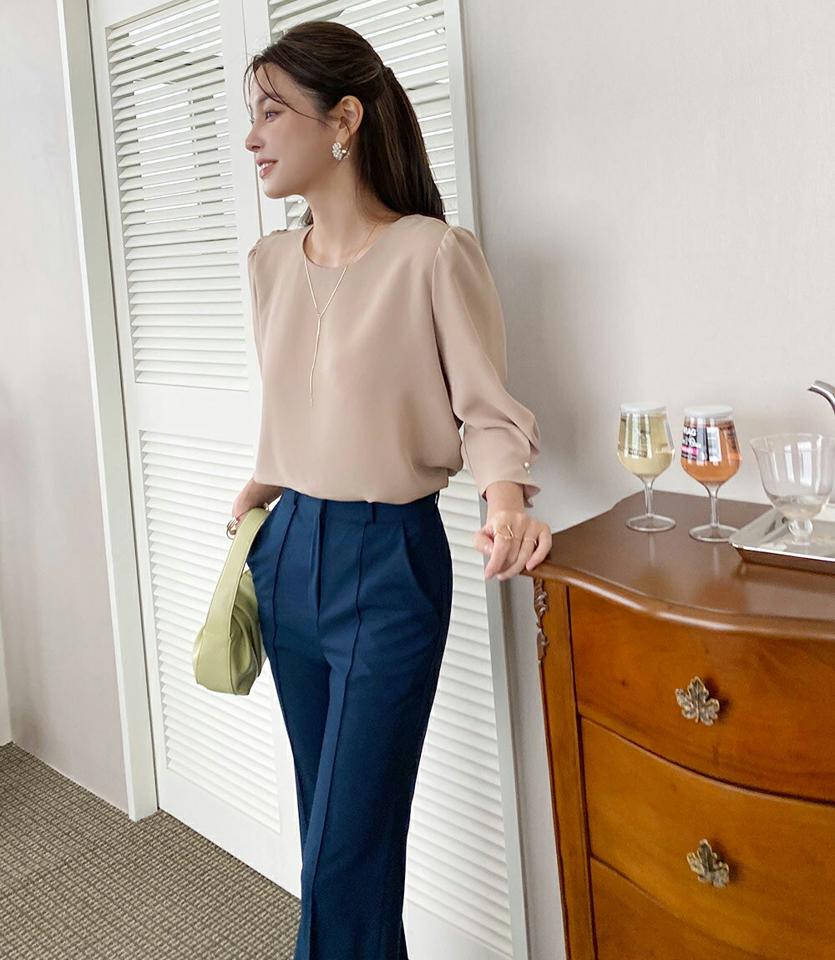 フェイクパールラウンドネックブラウス・t72866 レディース 【bl】ブラウス トップス 七分袖 7分袖 単色 無地 シンプル ベーシック フェイクパール パール調 オフィスカジュアル パフスリーブ 春 秋 ベージュ 人気 韓国ファッション ハイホリHIHOLLI