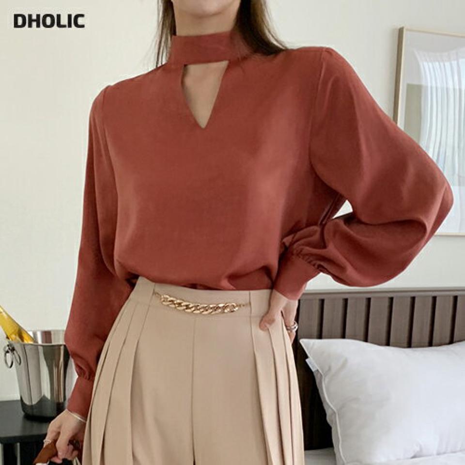 スリットハーフネックブラウス・b72831 レディース 【bl】ブラウス トップス 長袖 ハーフネック カットアウト 単色 無地 シンプル ユニーク 鎖骨 デコルテ 秋 冬 フェミニン 大人 かわいい 可愛い 赤 オレンジ 韓国ファッション ハイホリHIHOLLI