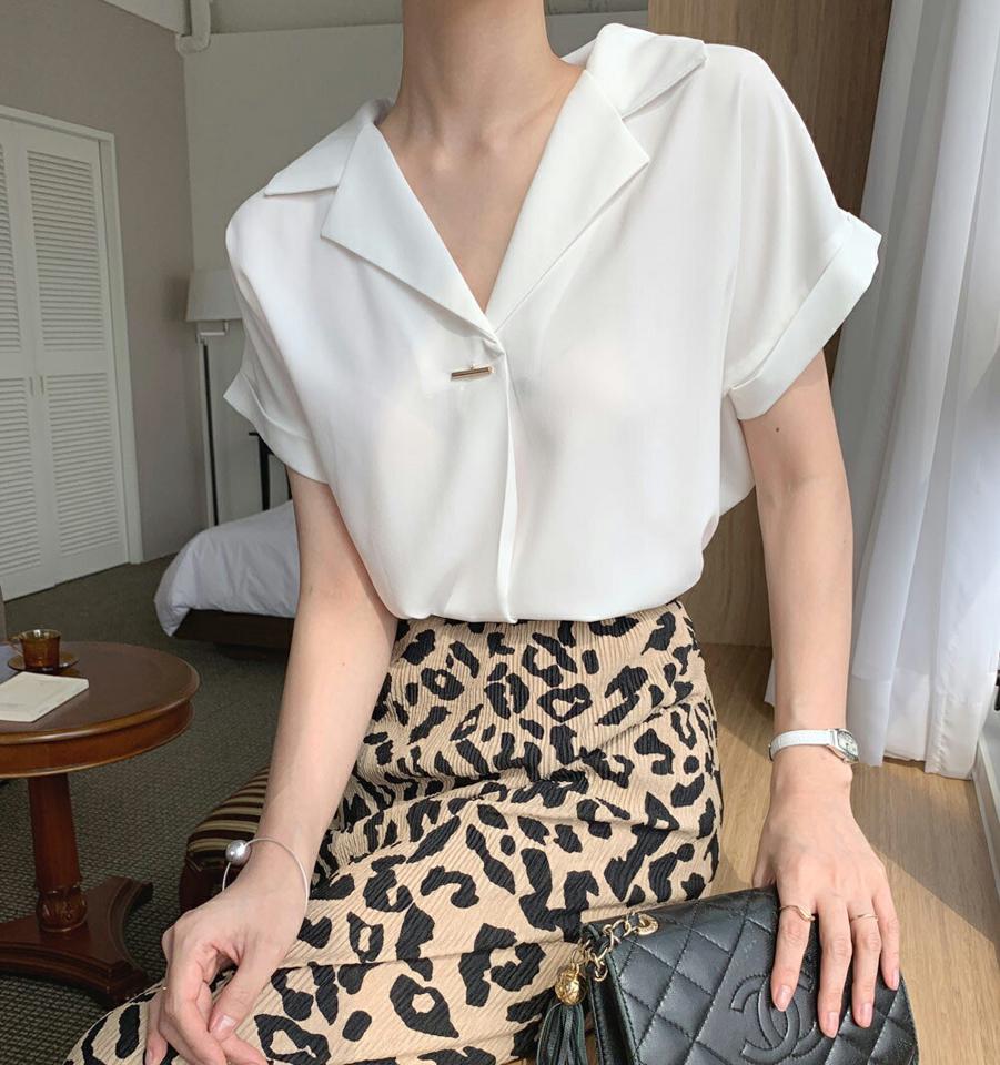 ゴールドバーカラーブラウス・72830 レディース 【bl】ブラウス トップス 半袖 単色 襟 Vネック 鎖骨 デコルテ 襟コン 春 夏 フェミニン オフィスカジュアル 高級感 上品 きれいめ フェミニン 緑 大人 韓国ファッション ハイホリHIHOLLI